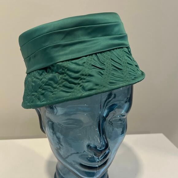 Vintage 1950s-60s Bucket Hat Green Satin Cocktail Garden Party JL - Picture 1 of 7